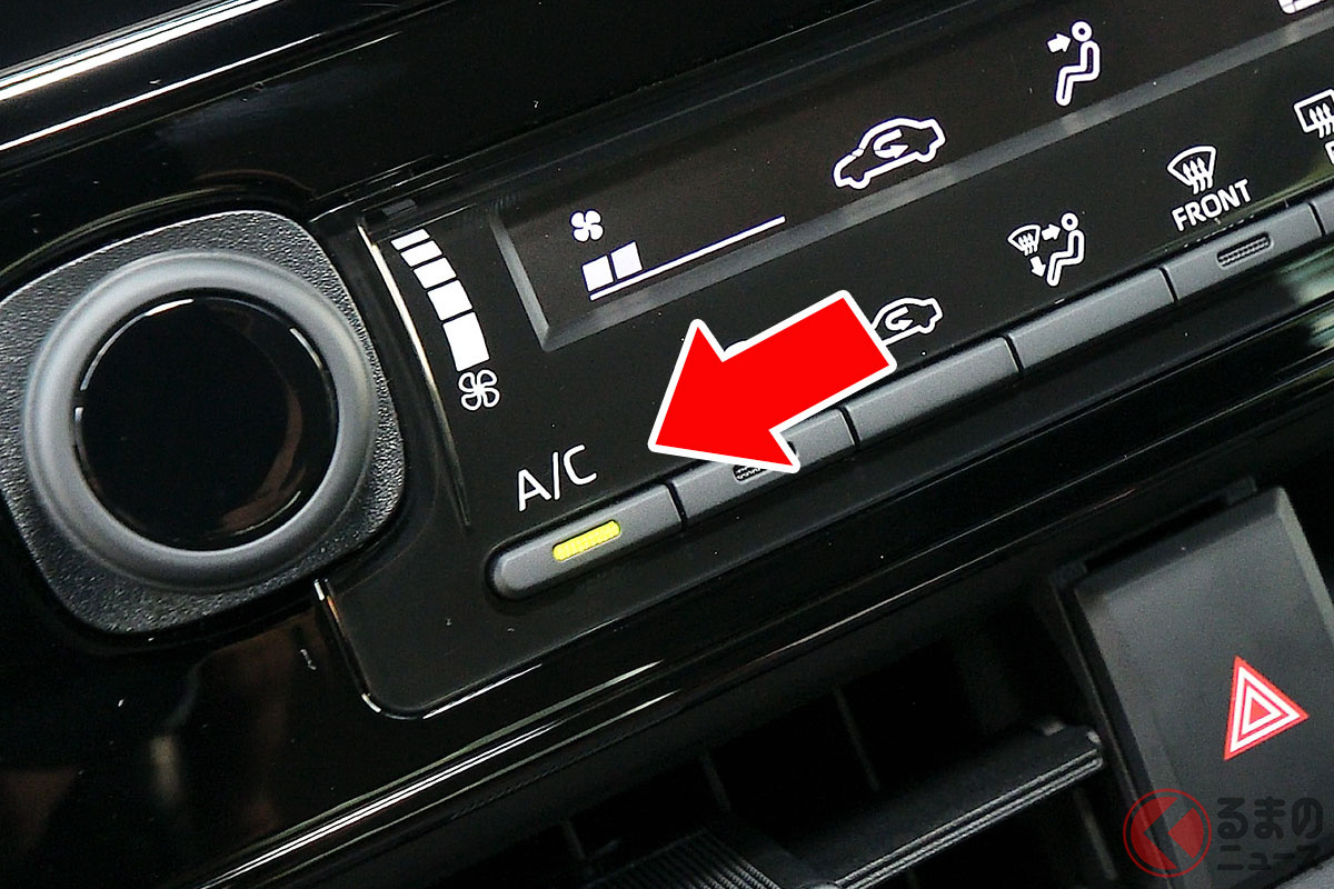 クルマのインパネには「A/C」と書かれたボタンが付いている