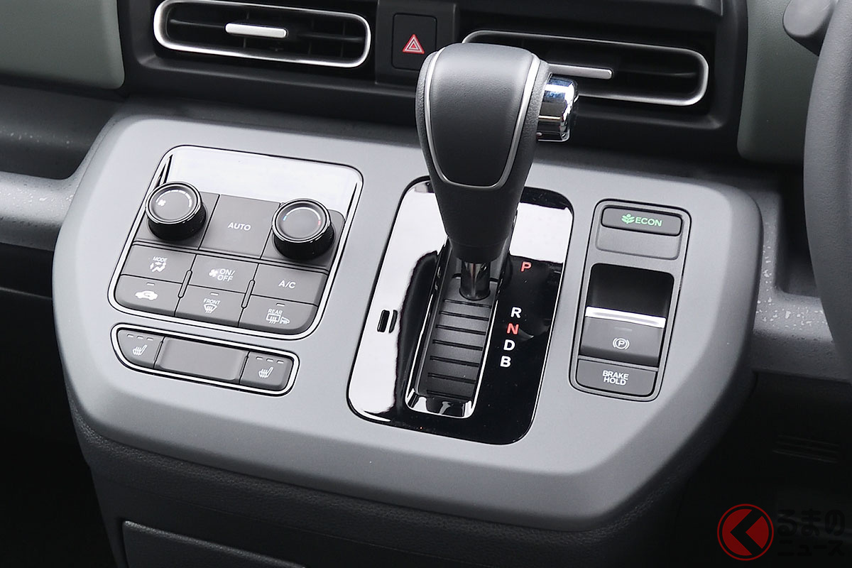 ハイブリッド車の新型「フリード」なぜボタン式シフトじゃない?
