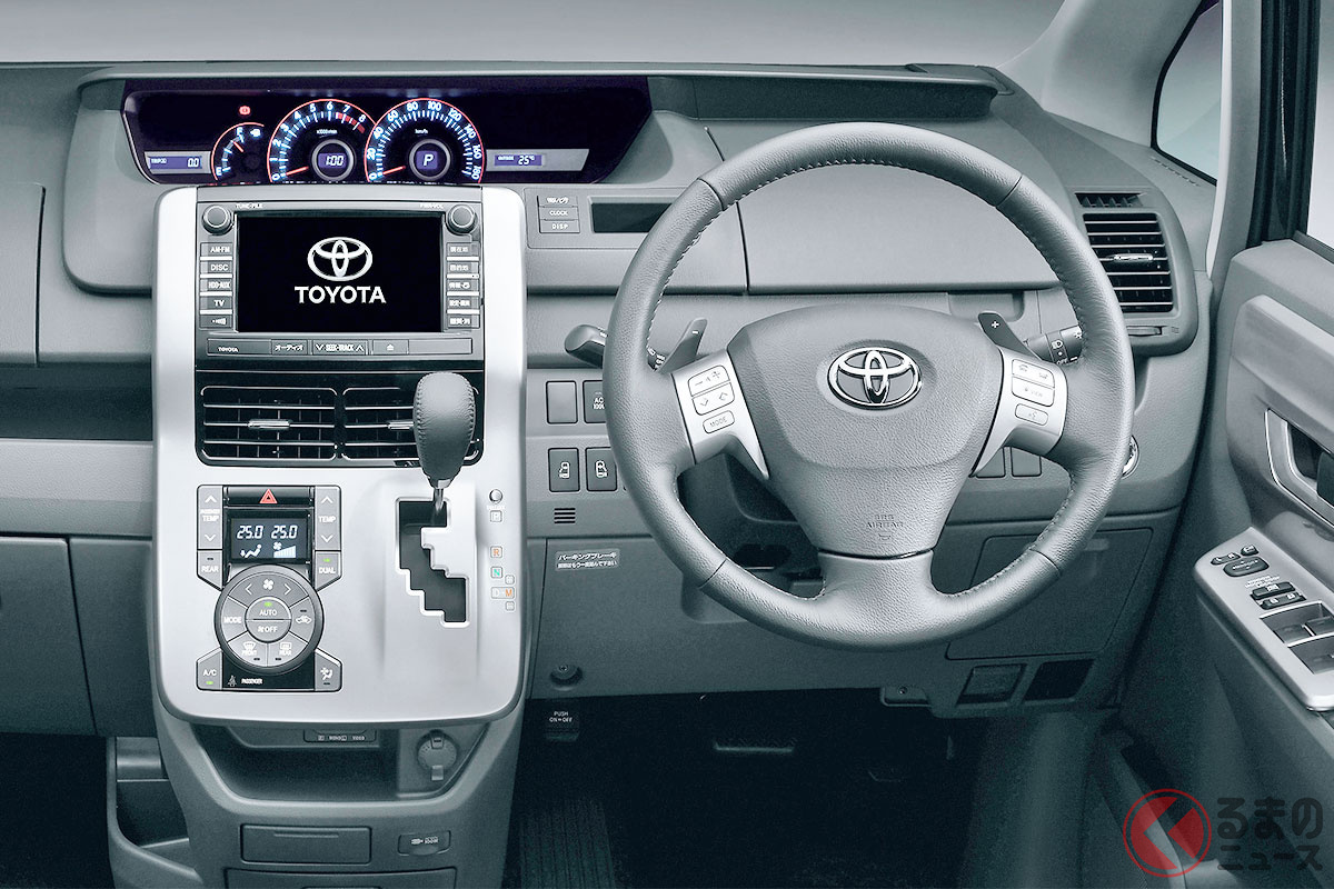 精悍マスクもカッコいい! トヨタ「ヴォクシー ハイブリッド S-Z」超人気の秘密に迫る!