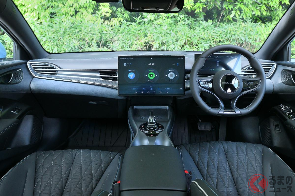 センターディスプレイはスイッチで縦・横に変えることができる