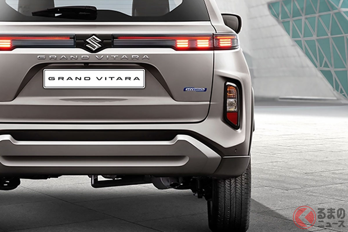 リアデザインもカッコイイ! スズキの精悍SUVが気になる!