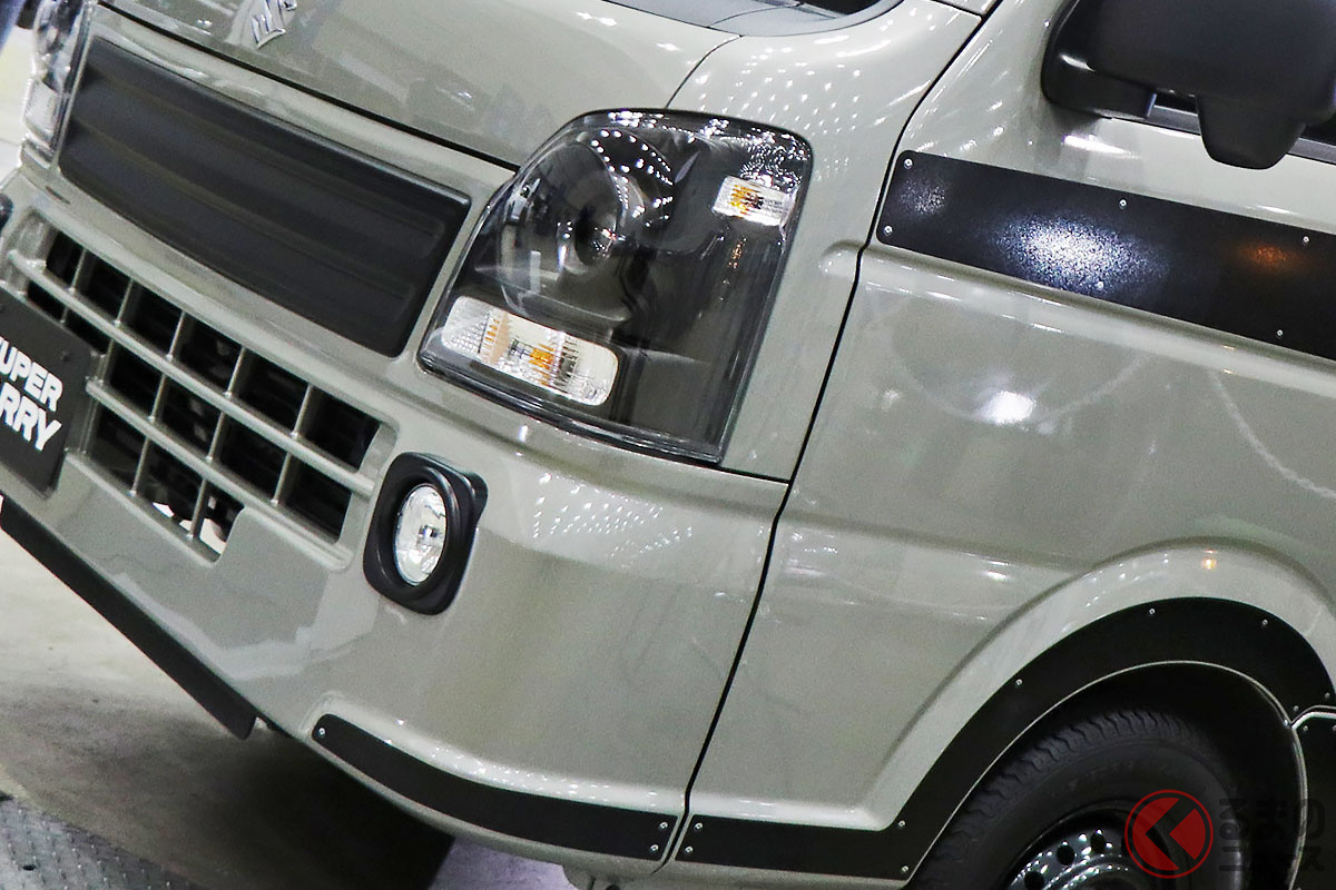 純正なのにめちゃカッコいい!スズキ「精悍すぎる軽トラ」がアウトドアショーに登場!