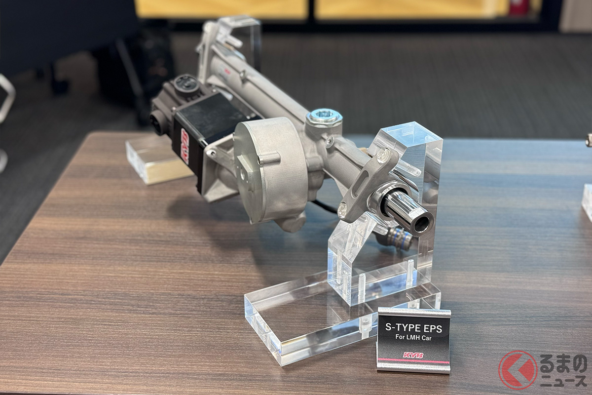 会場ではS-TYPE EPSなどカヤバ(KYB)のイチオシ製品が展示された