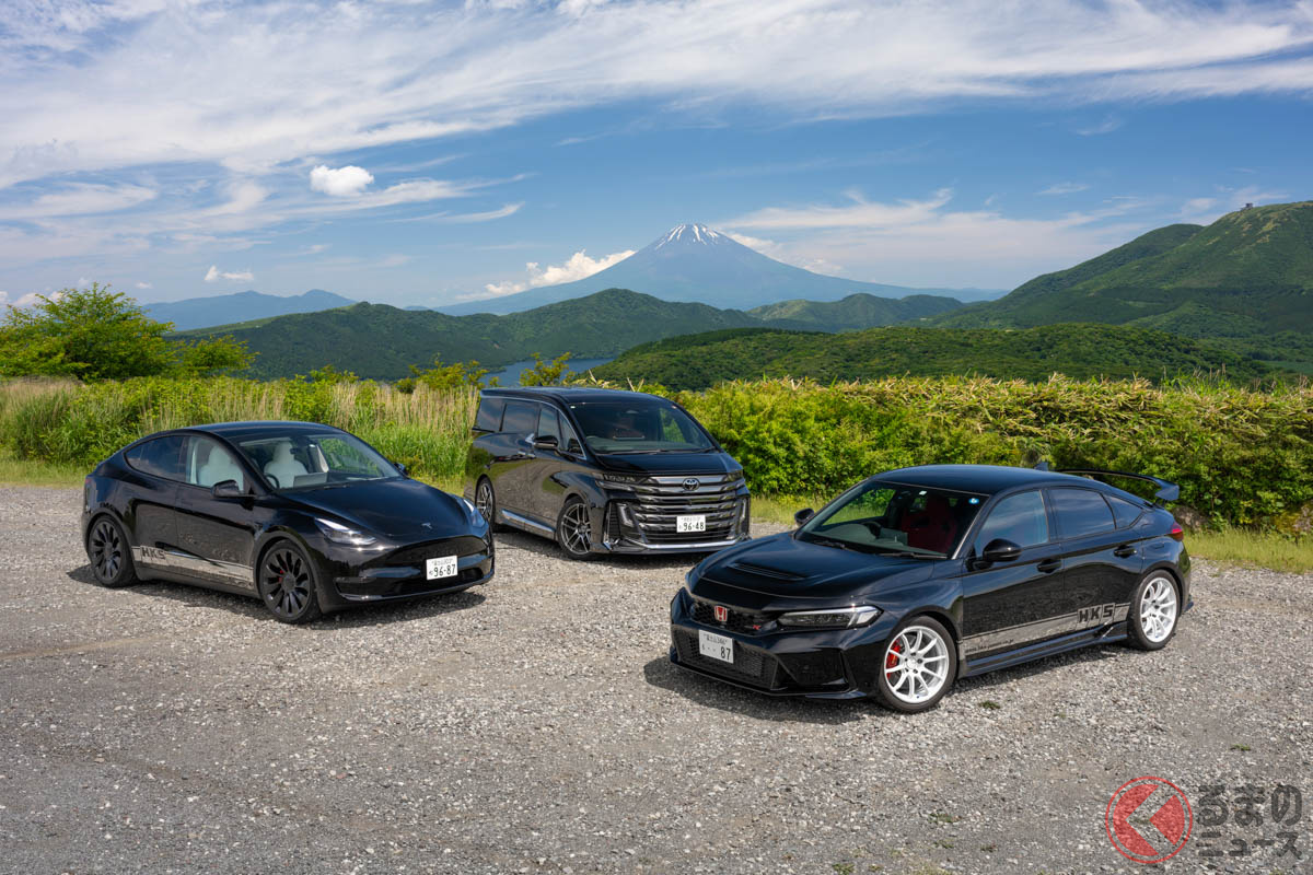 「HIPERMAX」の体感試乗会で試乗できたHKSのデモカーの一部。左からテスラ「モデルY」トヨタ「ヴェルファイア」ホンダ「シビックタイプR」