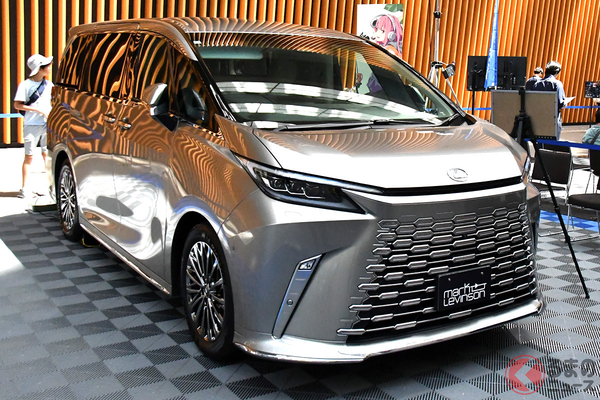 OTOTEN2024のハーマンインターナショナルブースに展示されていたレクサスLM