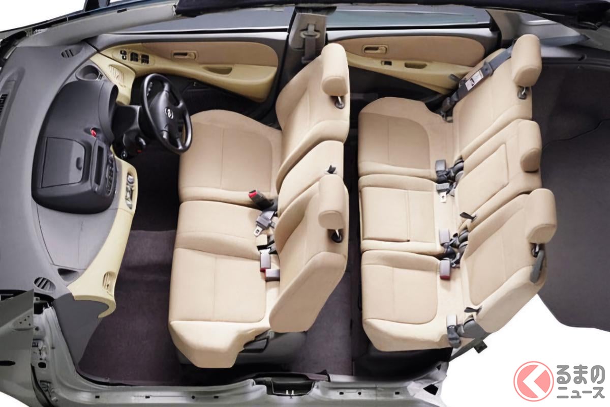コンパクトなボディなのに2列6人乗り!斬新ミニバン日産「ティーノ」とは?