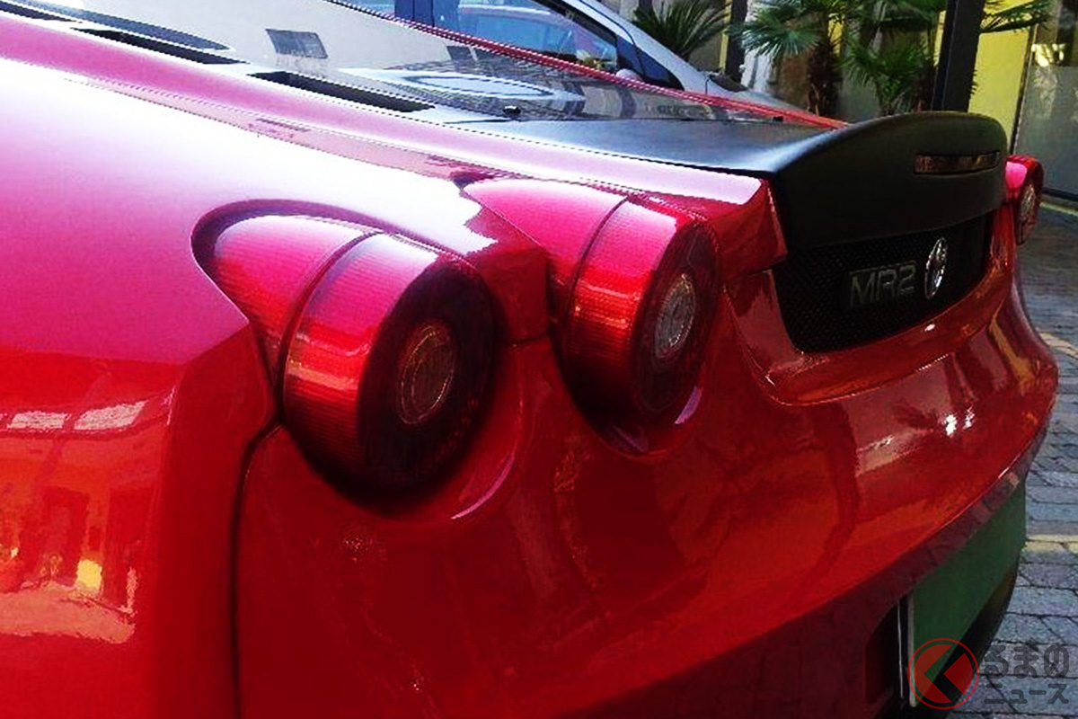 リアデザインもF430にそっくりな仕上げだが…エンブレムにはMR2の文字が…(画像:LINK MOTORS FRANCHISING SRL)