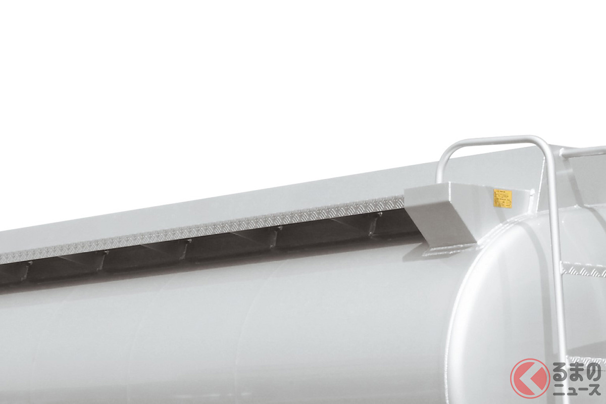 タンクローリーに付いているネコ耳こと「側面枠」(画像提供:極東開発工業株式会社)