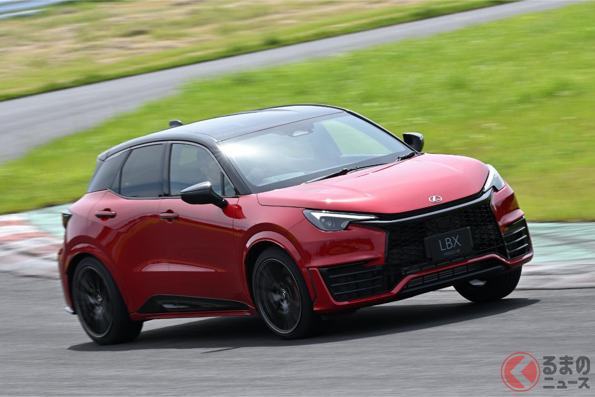 フロントロアアームに世界初となるレスポンス向上減衰機構(REDS)を採用するなど走りにも磨きをかけている