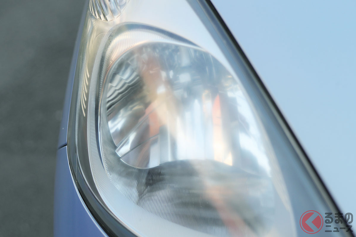 13年落ちホンダ「フィット」のくすんだヘッドライト