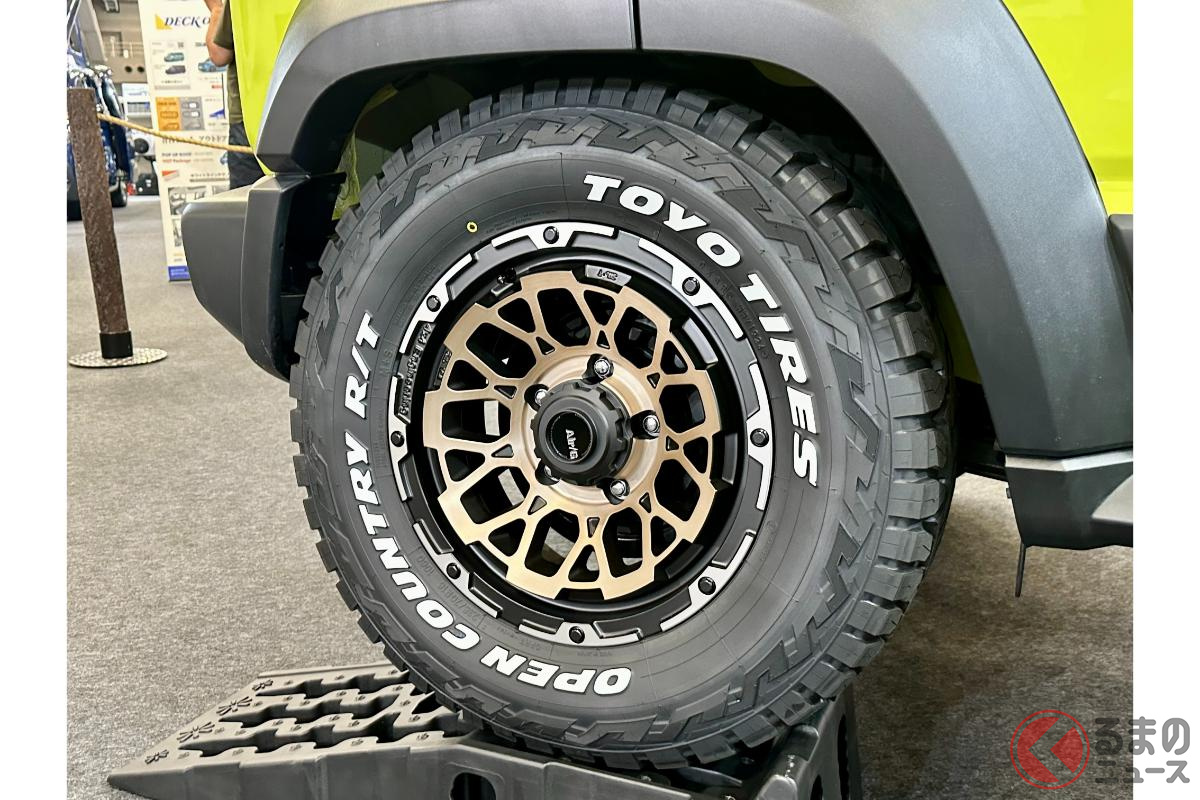 足元にはクロカン4WD用パーツメーカー「4×4エンジニアリング」製の70mmアップコイルを装着