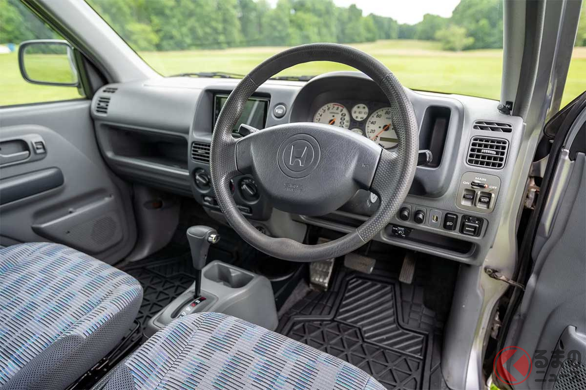 「Z」といえば日産「フェアレディZ」が有名ですが、ホンダにも「ミッドシップなZ」があったんです!(画像はホンダZの内装)