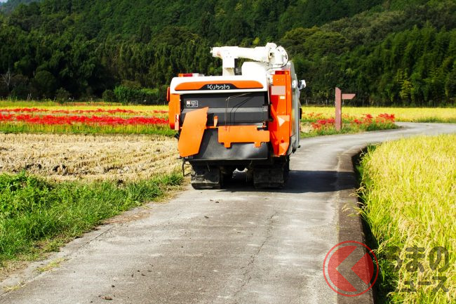 噂の真相「農道で農耕車を追い越してはダメ？」は本当？ 「農耕車優先 