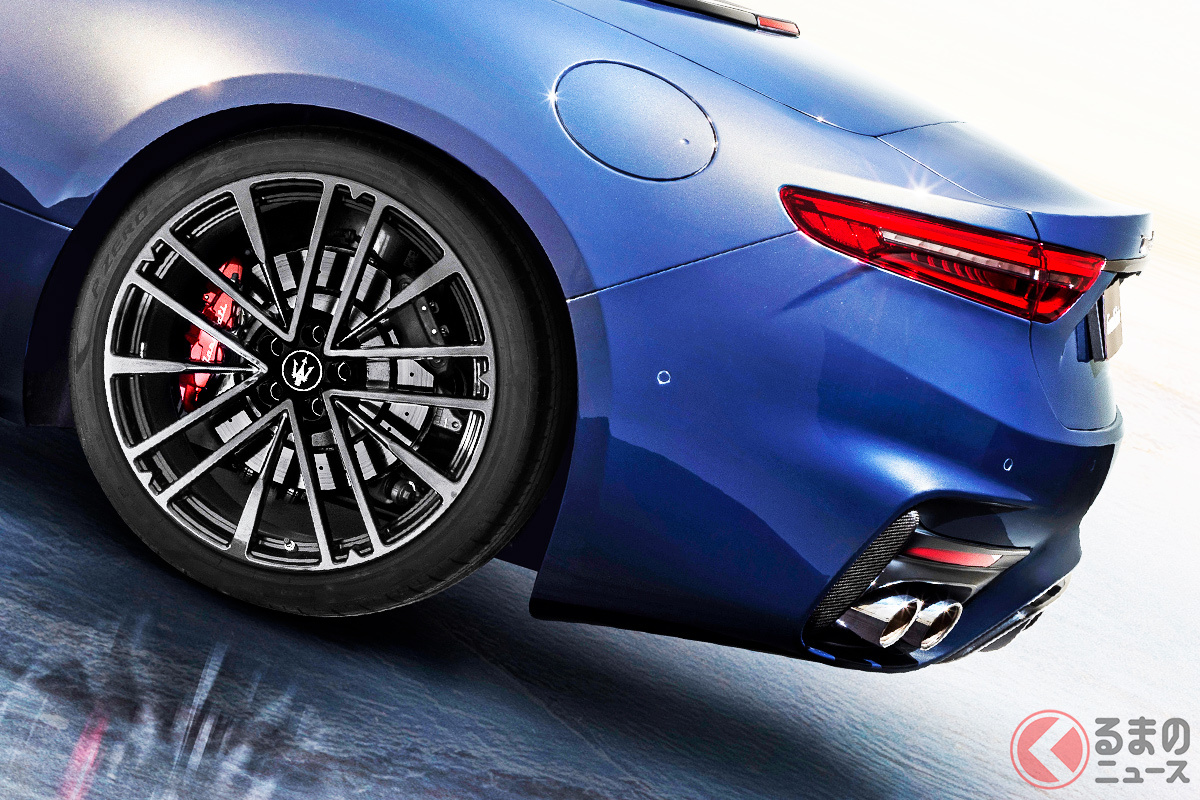 マセラティ「グランカブリオ トロフェオ」