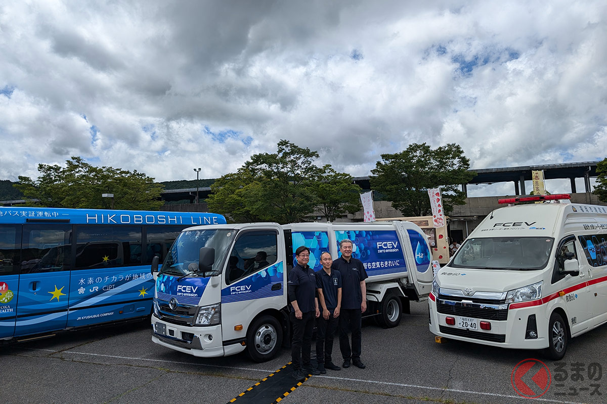 オートポリスでは、救急車やゴミ収集車などが展示された