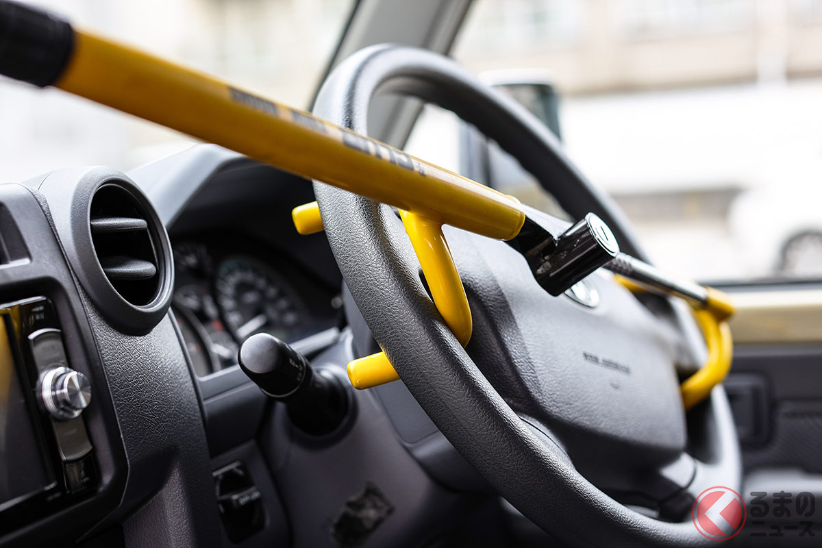 盗難対策としてハンドルロックが推奨されるが、それだけで安心してはいけない