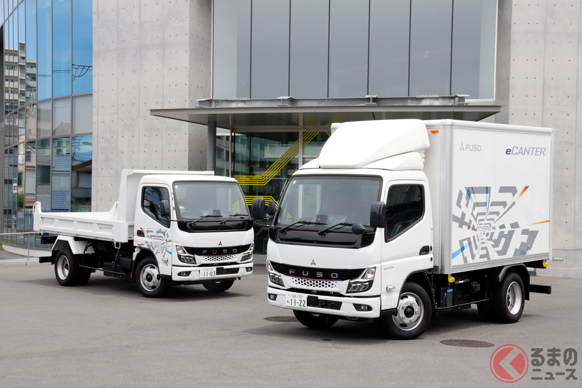 eキャンターの試乗会ではダンプ仕様(左)とドライバン仕様(右)が用意された