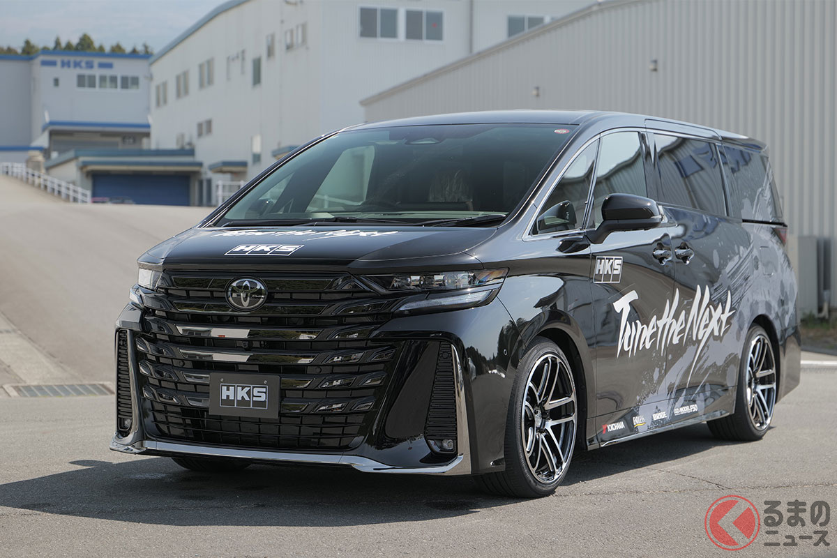 HKSはトヨタ「ヴェルファイア(TAHA40W/TAHA45W)」に対応するブーストコントローラー「Power Editor」を2024年7月29日より発売する