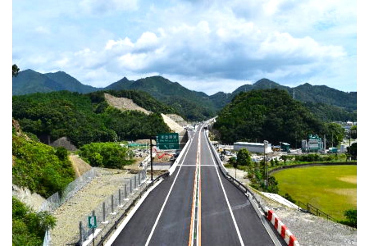 少しずつ開通を迎える紀伊半島一周道路（画像：国土交通省）。