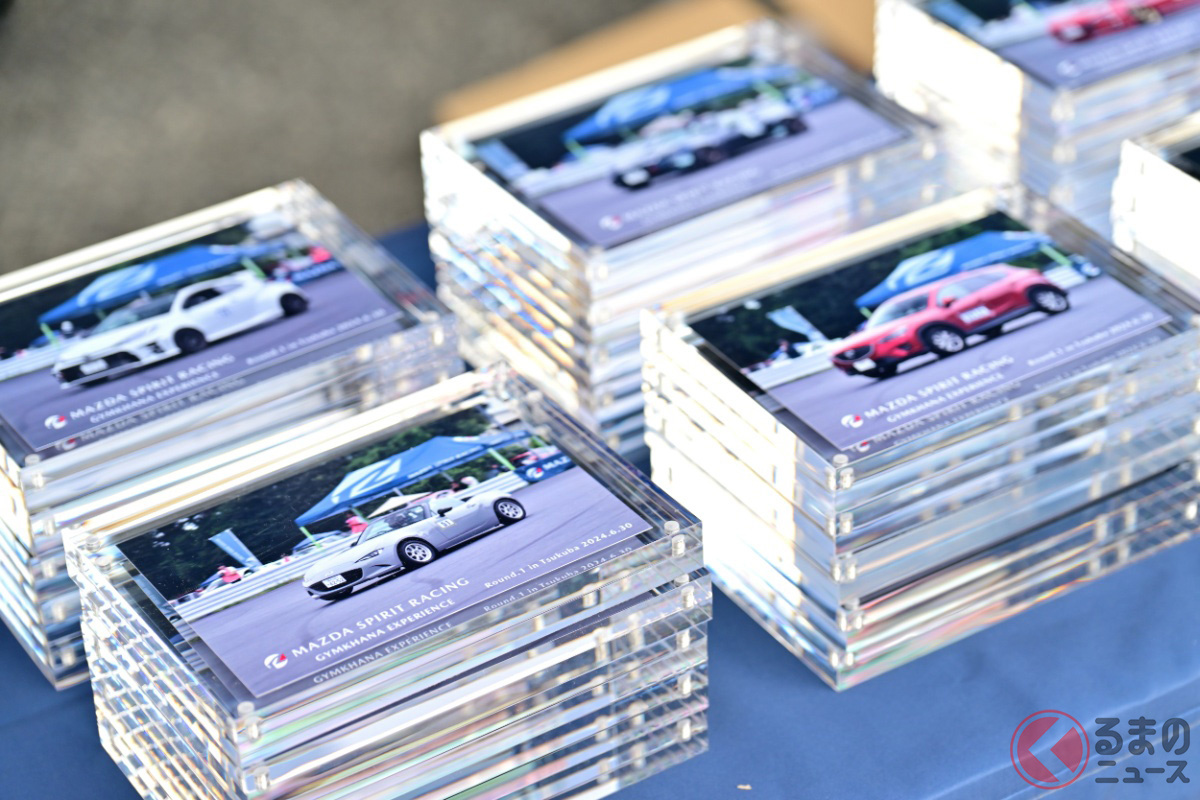 先ほどまで走っていた様子の写真が盾になってお土産に。参加者からとても好評で喜ばれていた