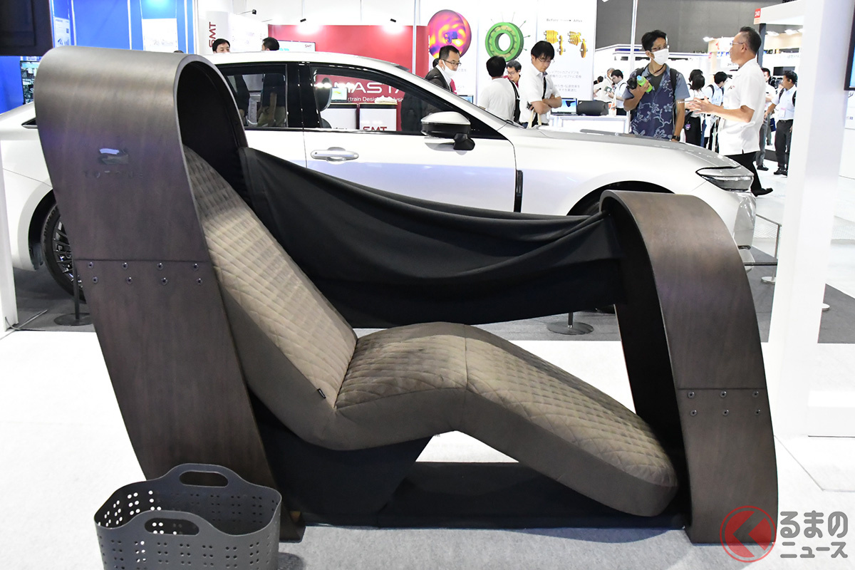 実際に座ってみると、そのフィット感に驚き!