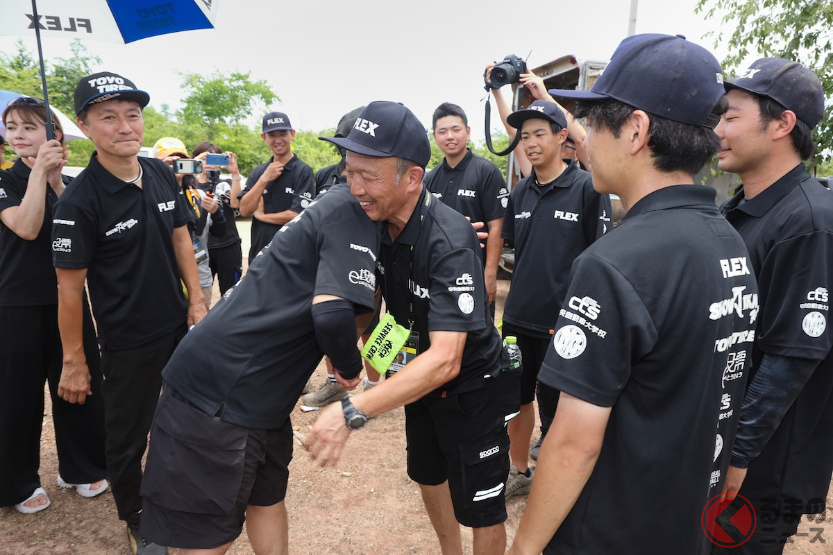勝利が確定した瞬間ーーチーム全員から大きな歓声が上がった! 5年前の雪辱を果たした瞬間だ