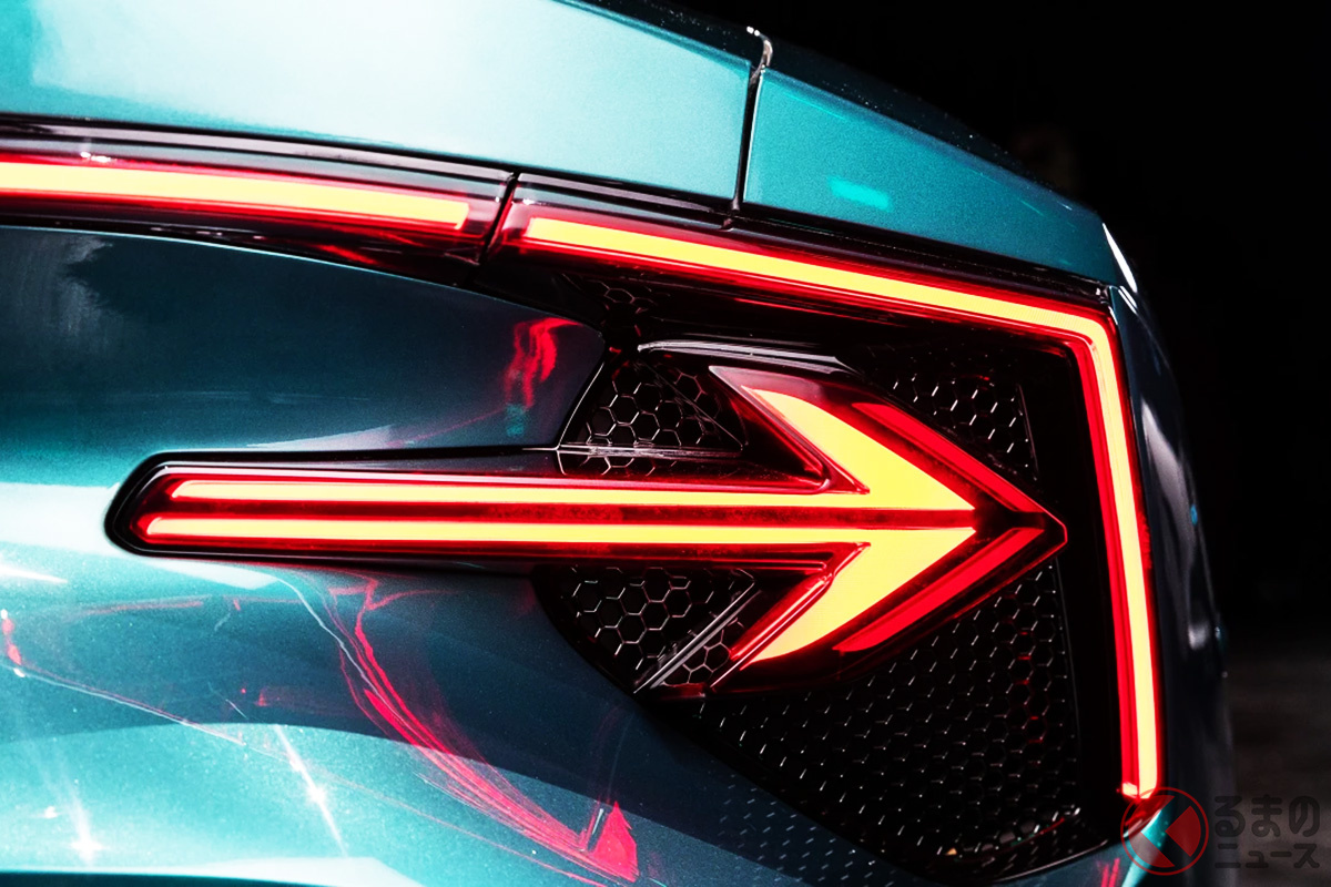 2ドアクーペモデルの「サイバーGTS」とは? ウインカーが矢印やん!