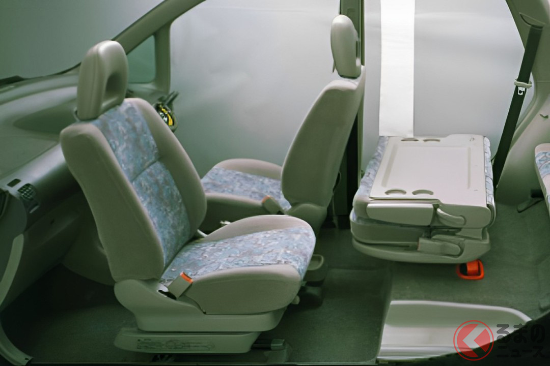 斬新シートを採用した初代「スパシオ」とは