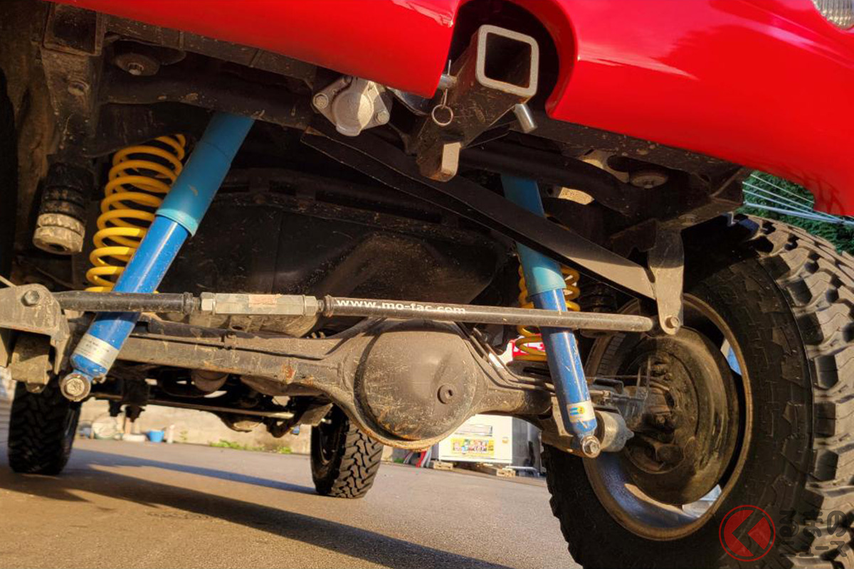 スゴい車高が上がっているコペン(画像提供:「も。ファク」)