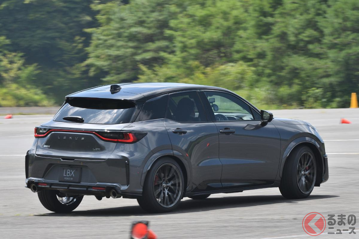 リアタイヤに荷重が今まで以上にシッカリ乗っていることが確認できる