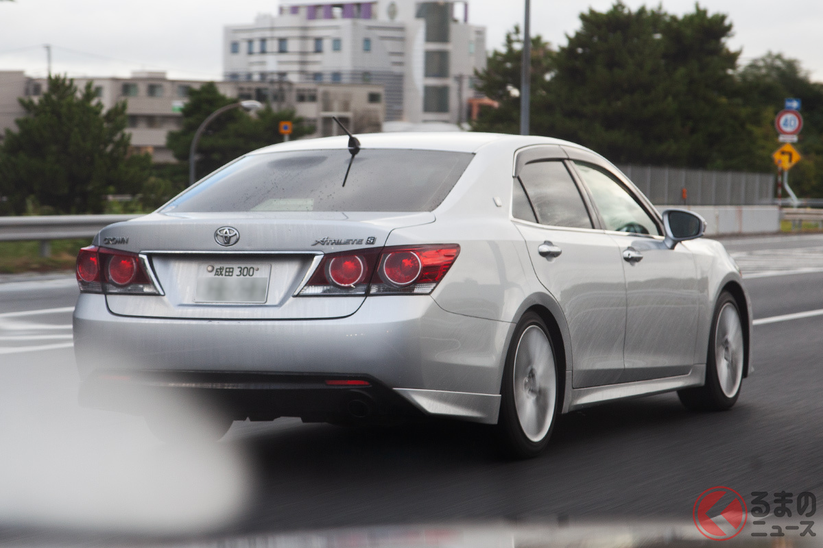 千葉県警の「クラウンアスリート」覆面パトカー