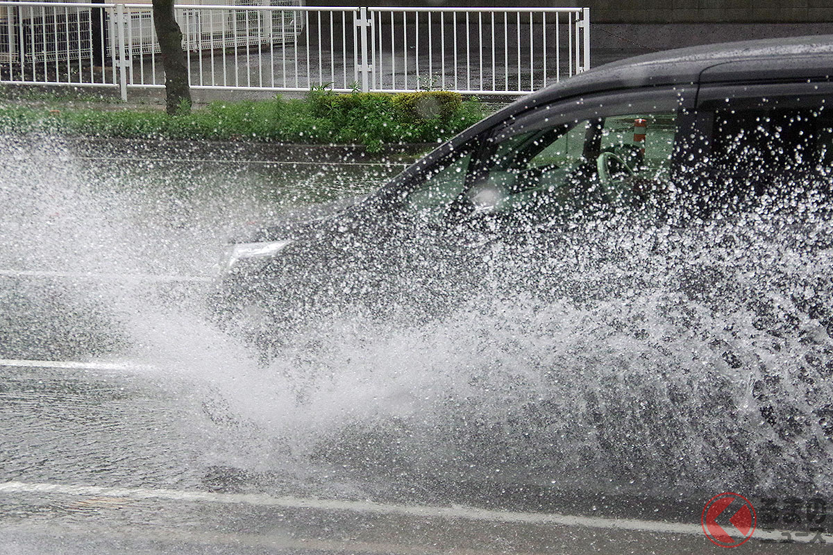 クルマで冠水路を走行するのはホントに危険!