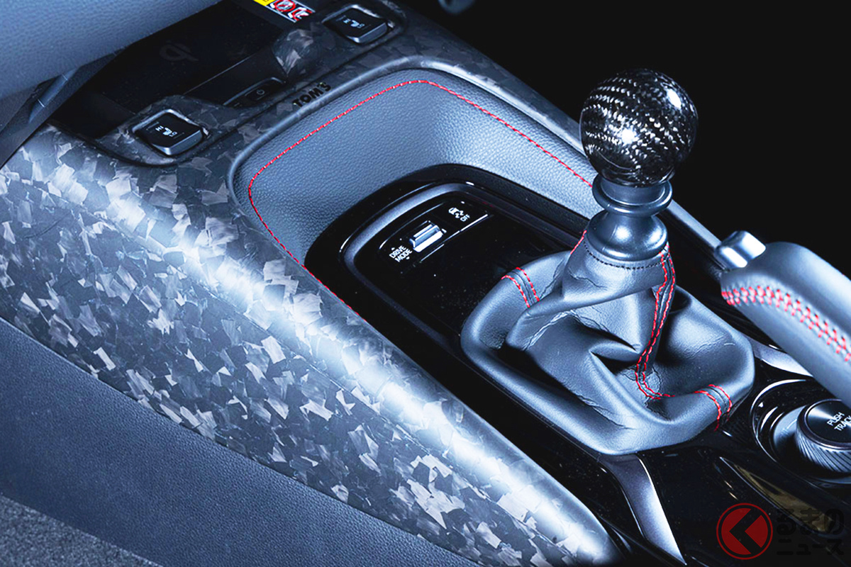 簡単に取り付け可能な「GRカローラ」のカーボンパーツ発売!