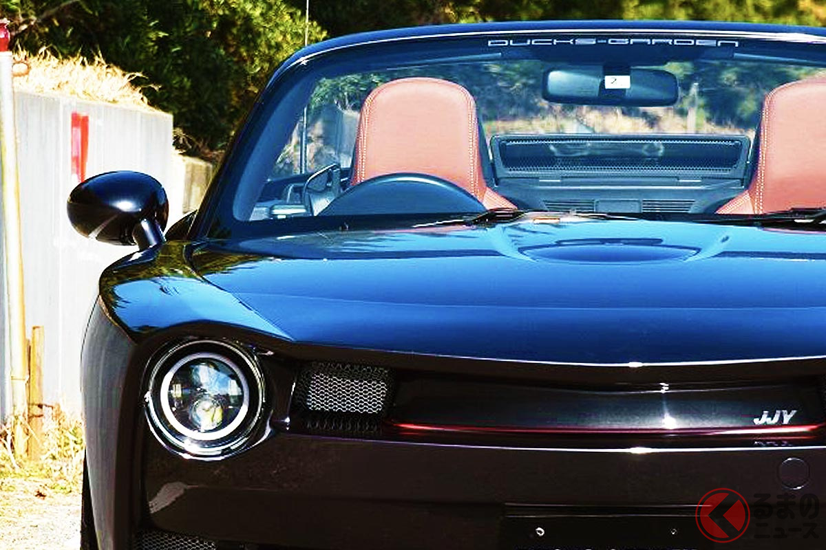 超レトロなマツダ「ロードスター」!