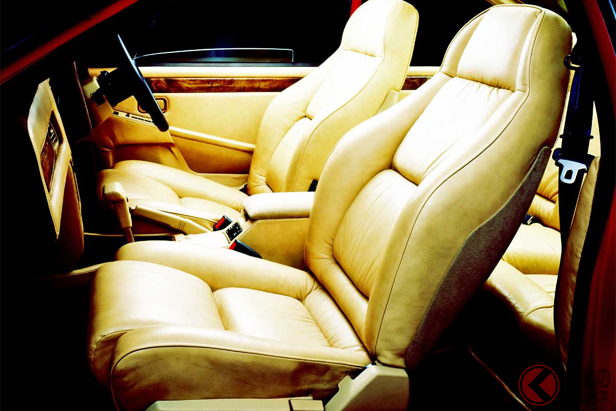 インパネまでイタリア製の本革で包まれる豪華な内装!