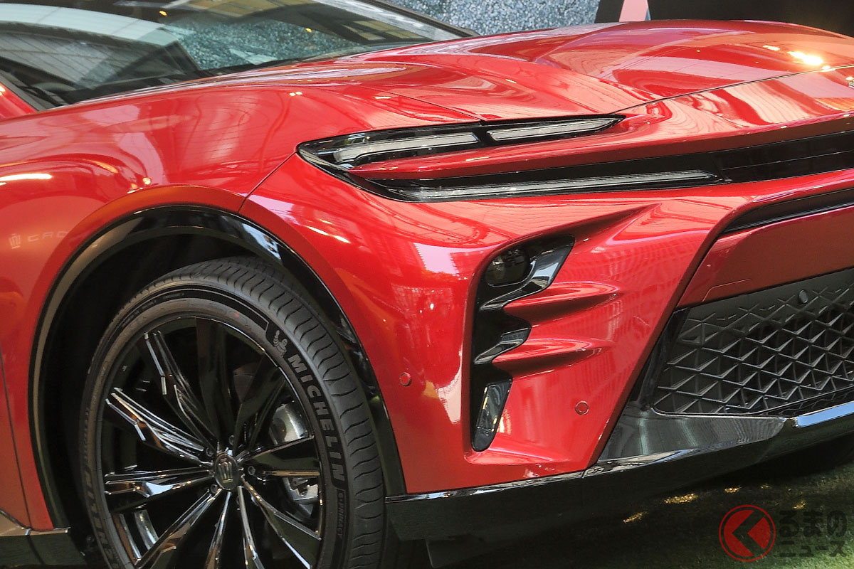 クラウンスポーツの特別色「エモーショナルレッドIII」はプラス5万5000円