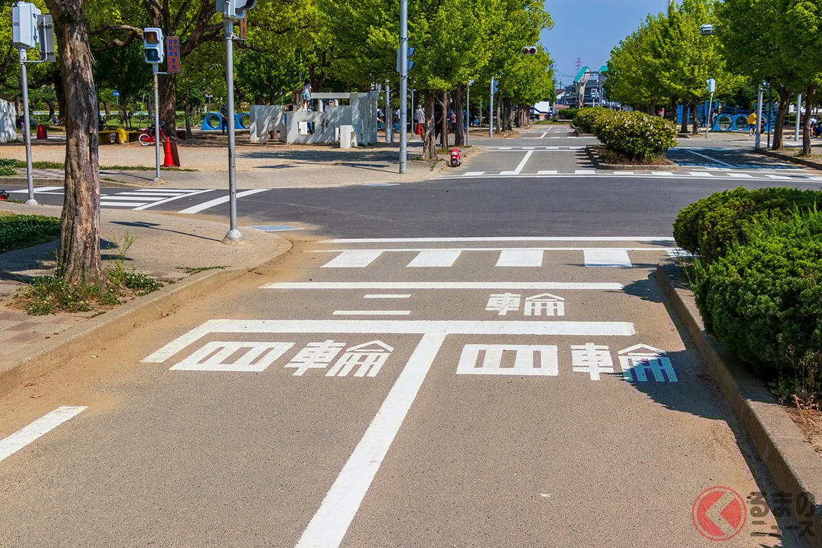 なぜ設置?そしてなぜ減っている?「二段停止線」