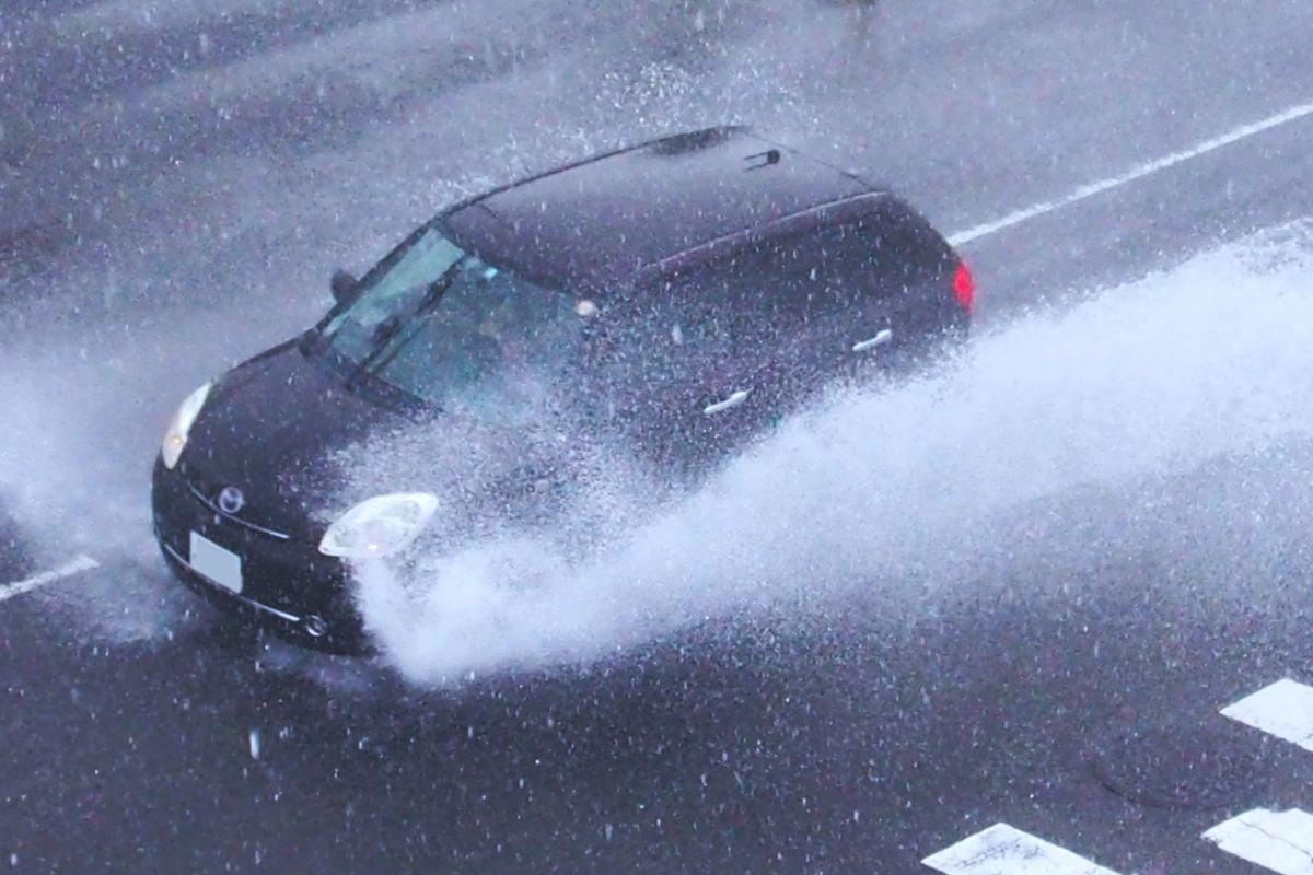 強い台風10号がいよいよ上陸（画像：写真AC）。