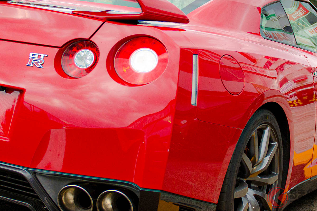 上原さんも乗ってる! 高級スポーツカー