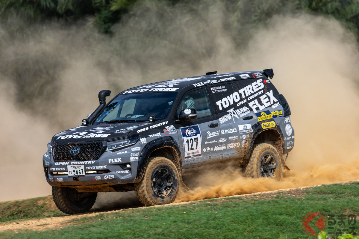 「FLEX SHOW AIKAWA Racing with TOYOTIRES」のレーシングランドクルーザープラド