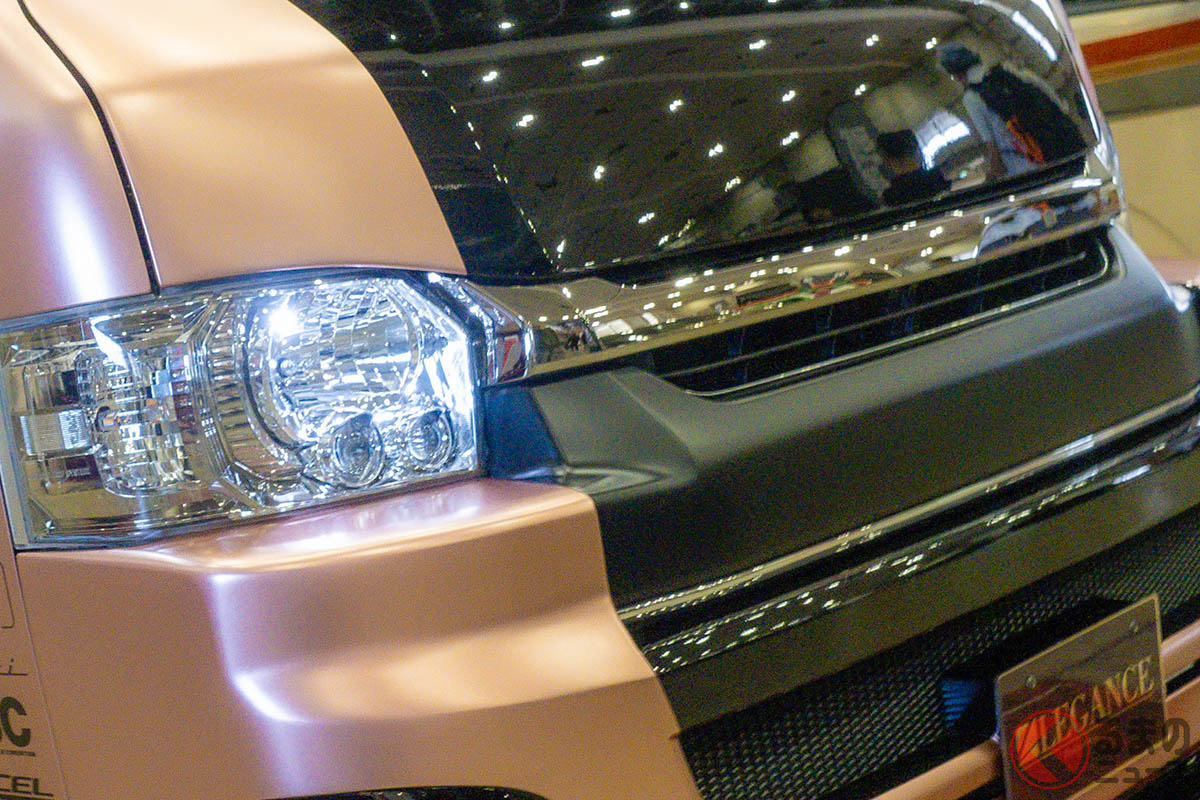 内装がスゴイ! トヨタ「ハイエース”レガンス”」