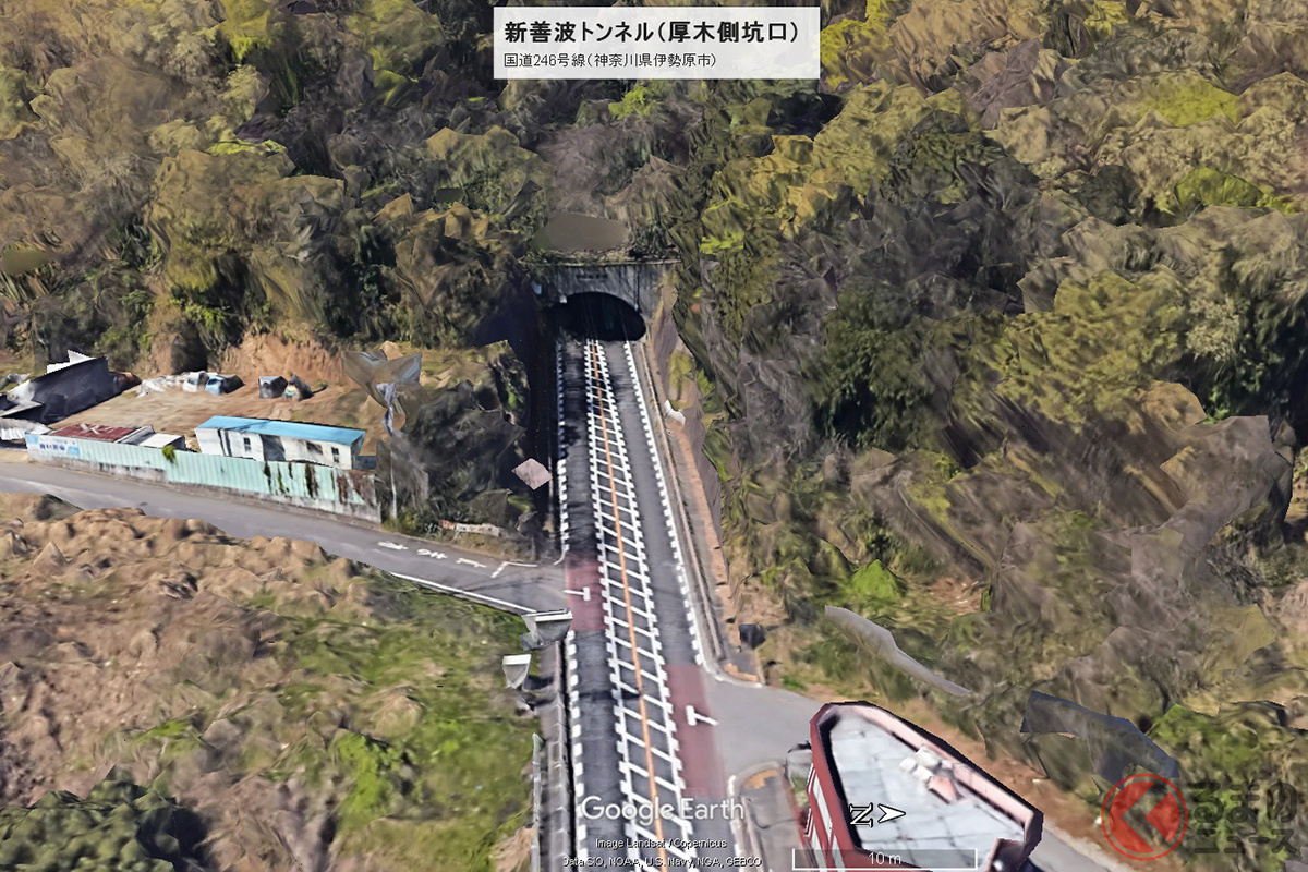 国道246号線「新善波トンネル（厚木側坑口）」（画像：Google Earth）。