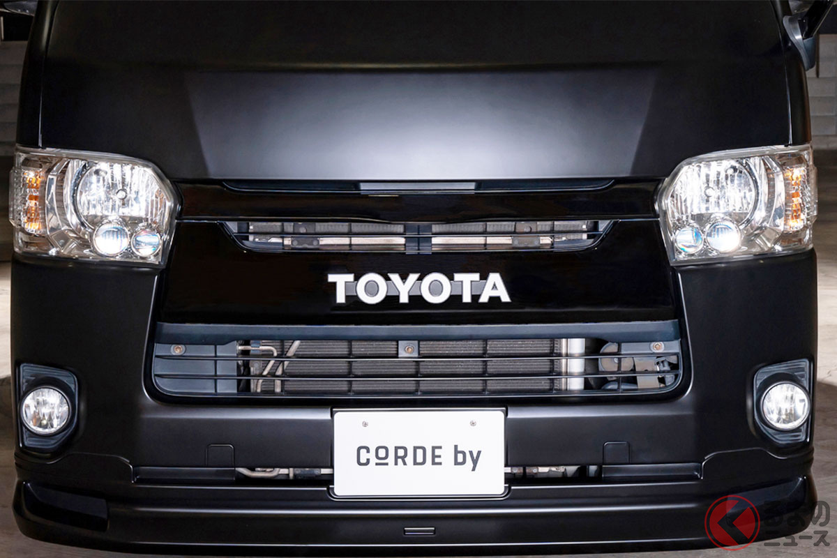 マットブラック塗装を施した「ハイエース ザ クルーバン」