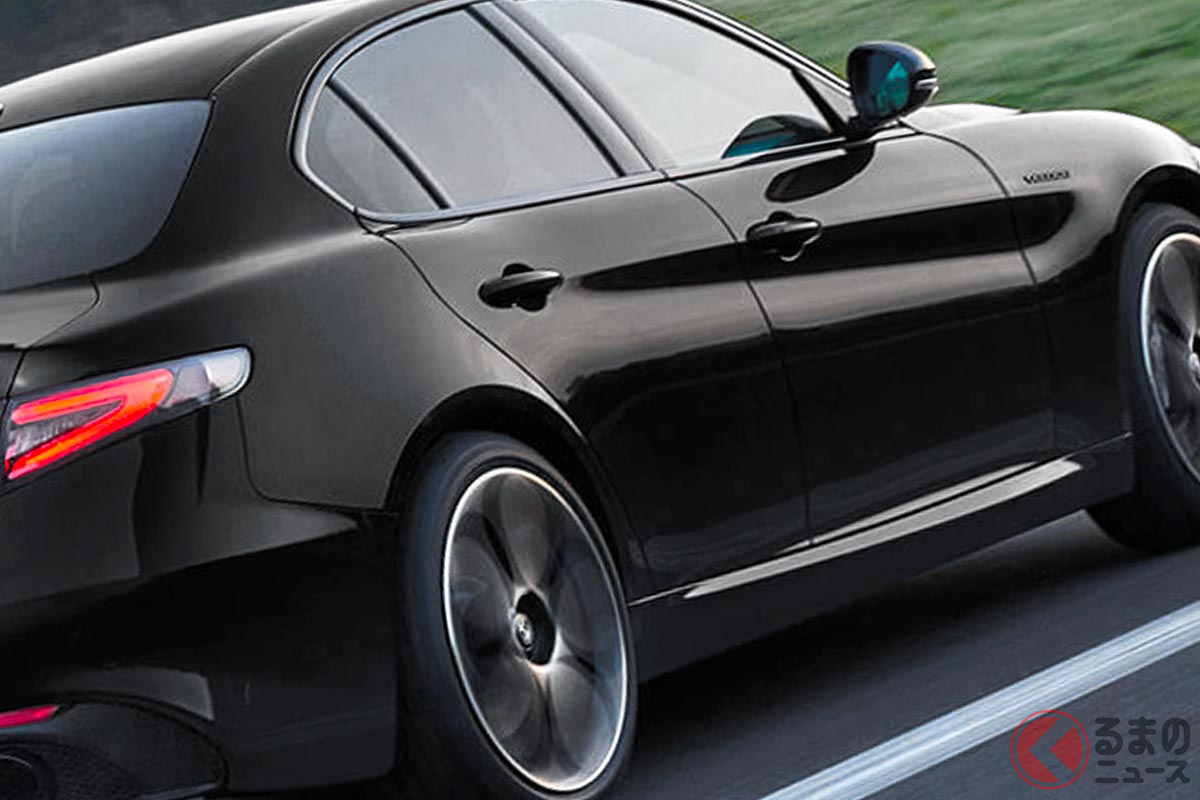 「黒」に染まった美しすぎる「新型スポーツセダン」発表!