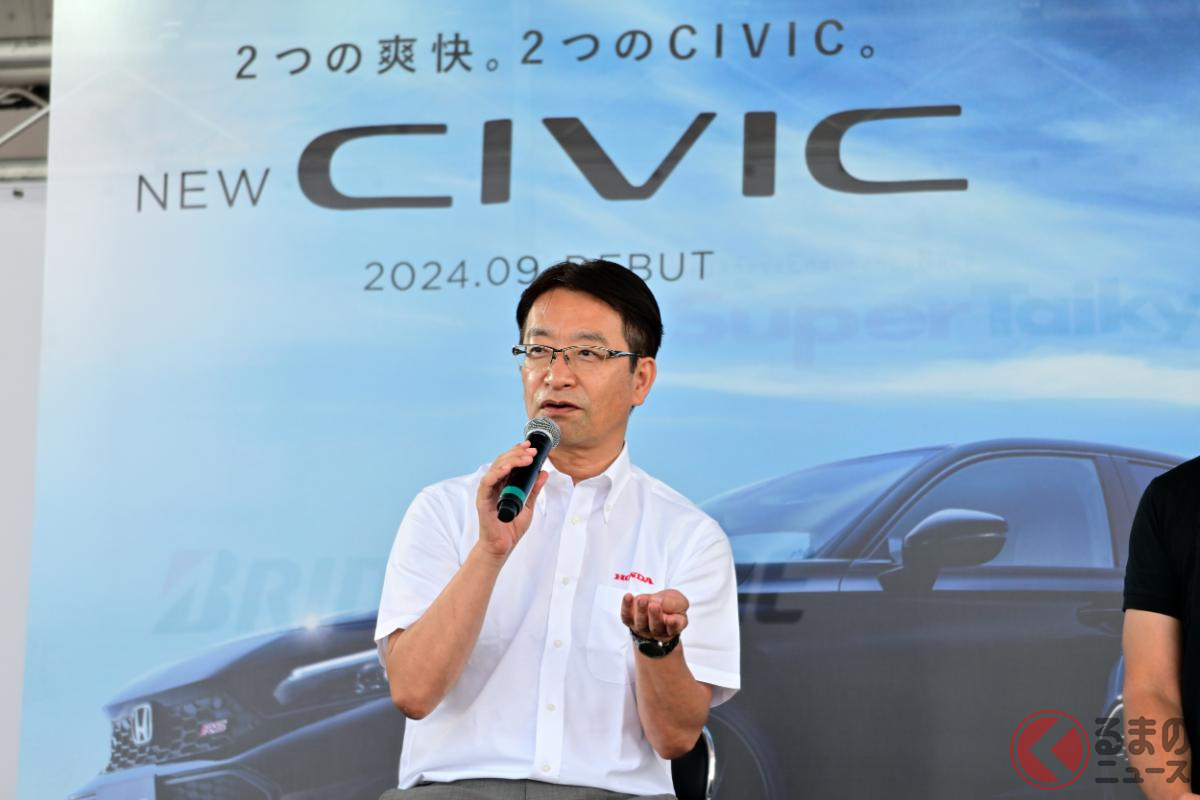 新型「シビックRS」の開発責任者の明本禧洙（あきもとよしあき）氏が、「スーパー耐久第4戦5Hours Race」のステージに登場。