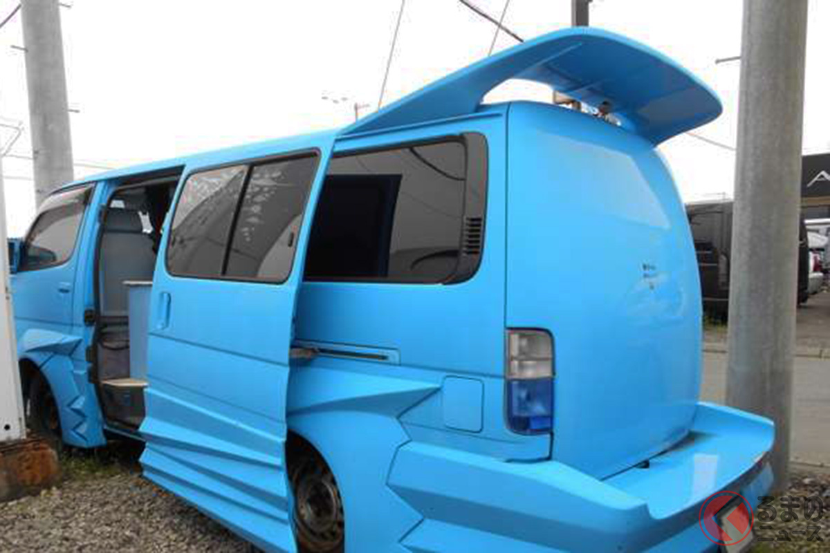 トヨタ「ハイエース」をベースにしたバニングカー(画像提供:オート・リバイバル)
