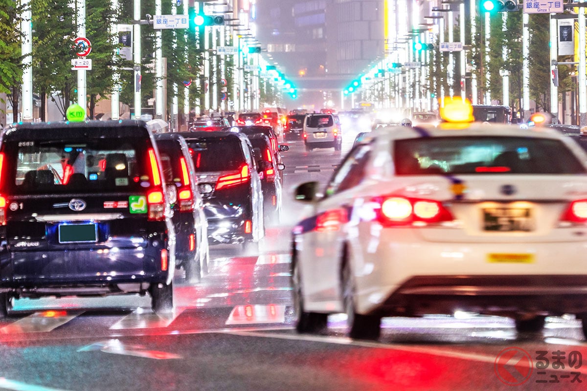 夜のタクシーのイメージ(画像:PIXTA)。