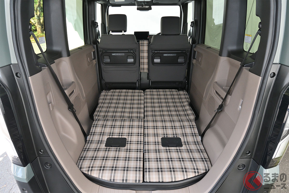 2024年9月に発売されたホンダ「N-BOX JOY」はチェック柄の荷室が特徴