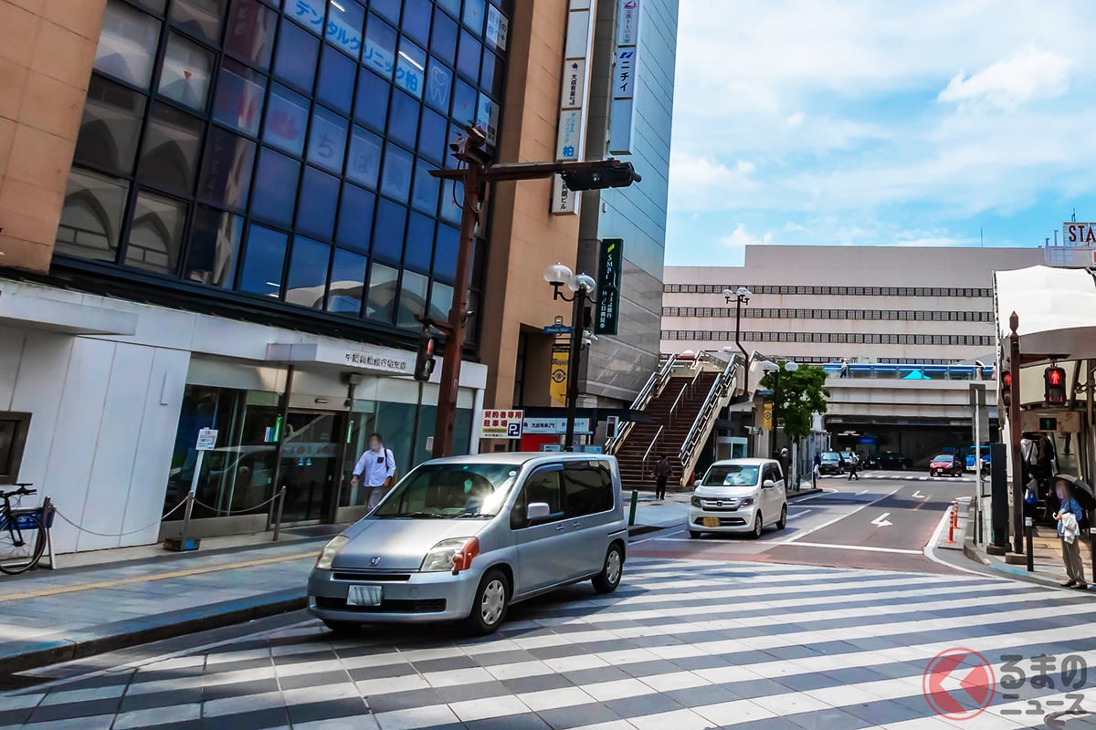 横断歩道の上での停車、これは違反?(画像はイメージ)