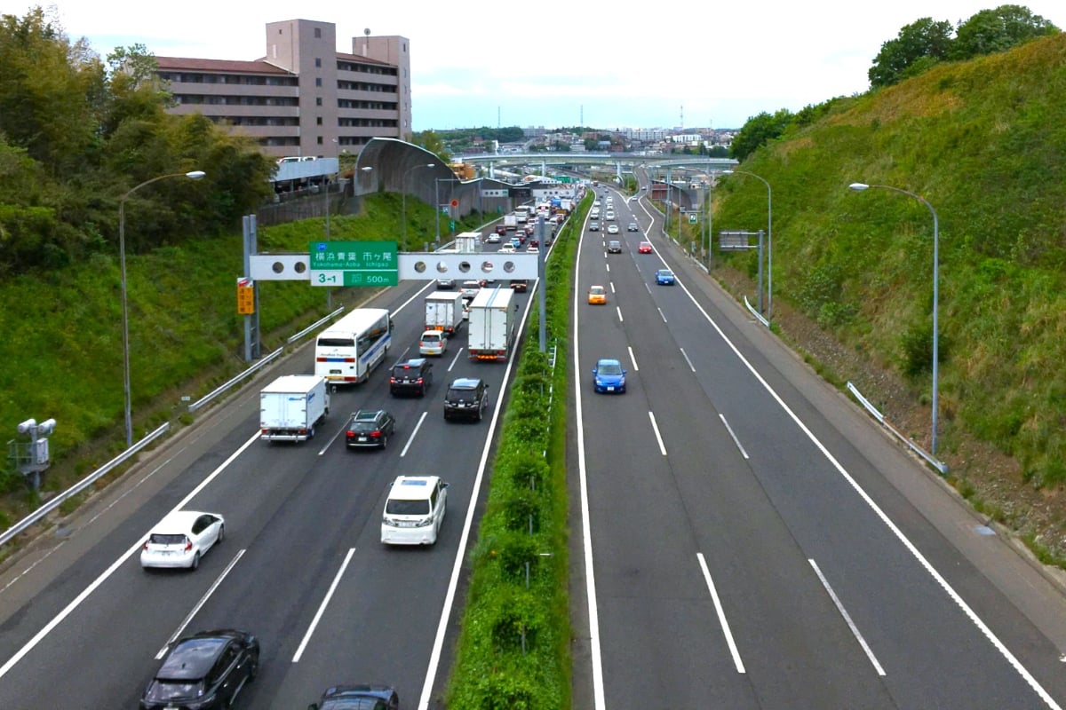 東名の横浜青葉IC付近（画像：写真AC）。